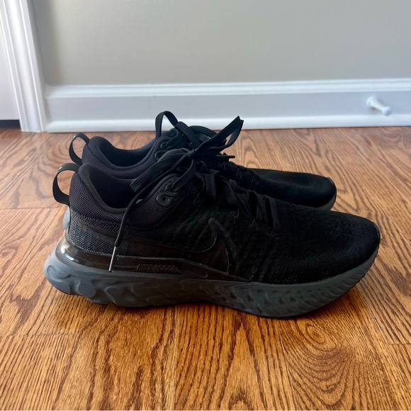 Nike React Infinity Flyknit Running Sneakers - Picture 3 of 4